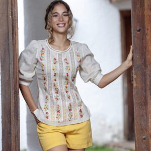 Blusa Beige Bordado Floral y Cuello Redondo