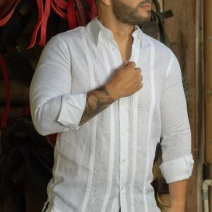 Guayabera Blanca Calada Con Cuello Basico y Almilla - Coleccion 2024 - Raices - FRIXIO
